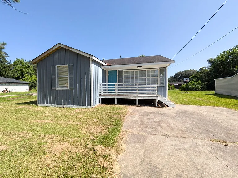 290 Hebert St — Photo 1