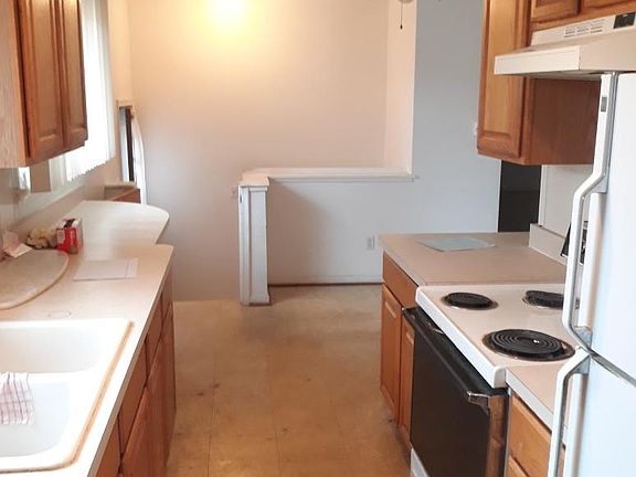 3rd image of 8467 Nightingale St