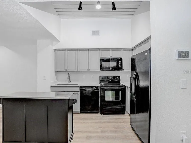 2440 W Horatio St #1012 — Photo 8