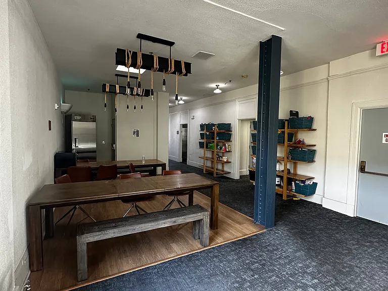 Webster Apartment — Photo 4