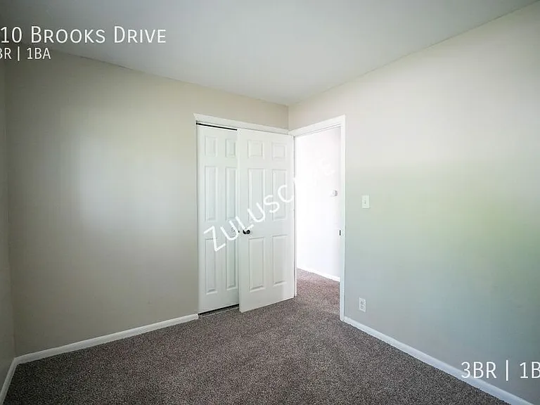 710 Brooks Dr — Photo 4
