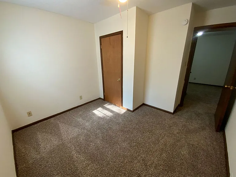 560 N East Park Ln — Photo 57