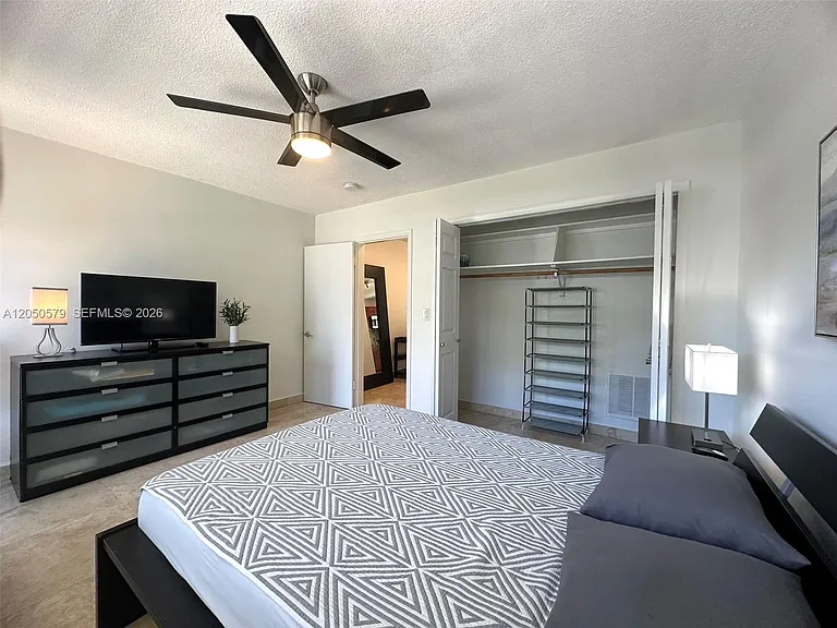 524 Washington Ave #208 — Photo 17