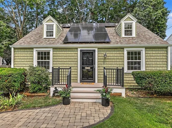 88 Nichols Rd, North Kingstown, RI 02852