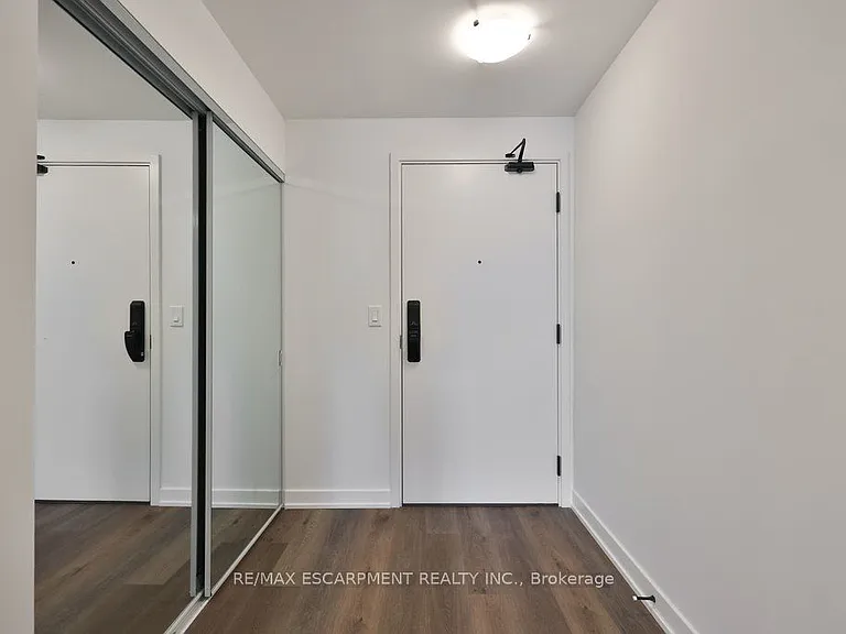 2075 Lakeshore Rd #304 — Photo 3