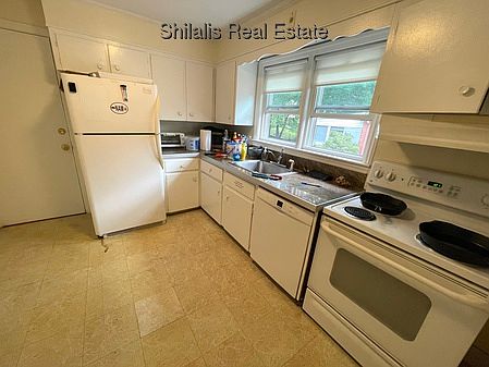 2nd image of 16 Frederick St #16