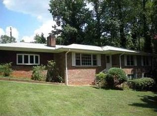 3048 Forest Dr, Seneca, SC 29672
