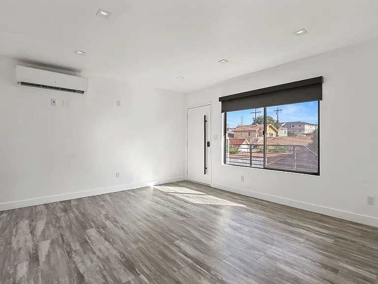 2814 Sichel Street Apartments — Photo 35