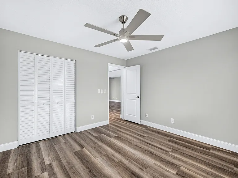 6363 Bonnie Bay Cir N — Photo 15