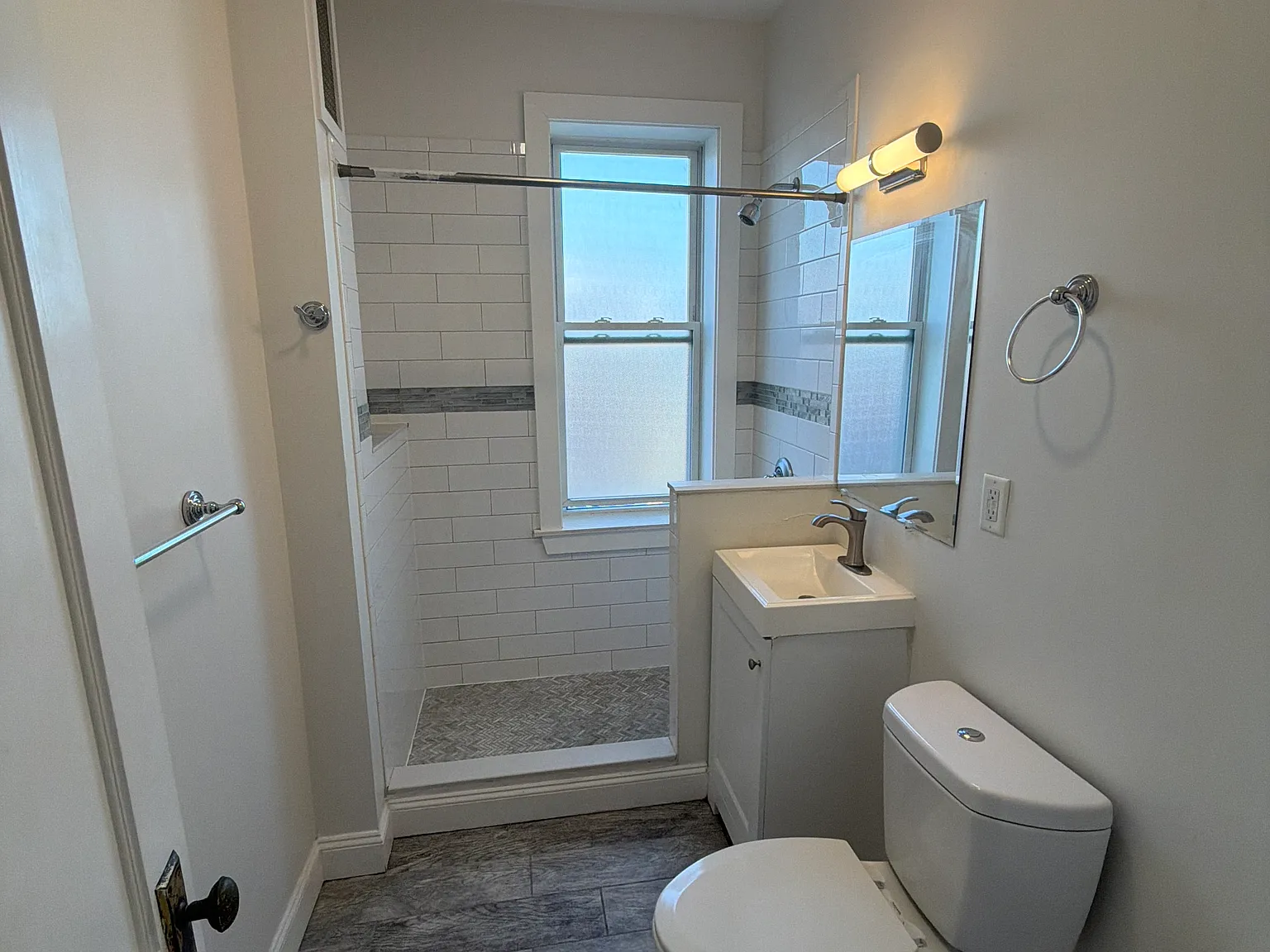 2 bed, 600 sqft, $2,850 — Photo 3