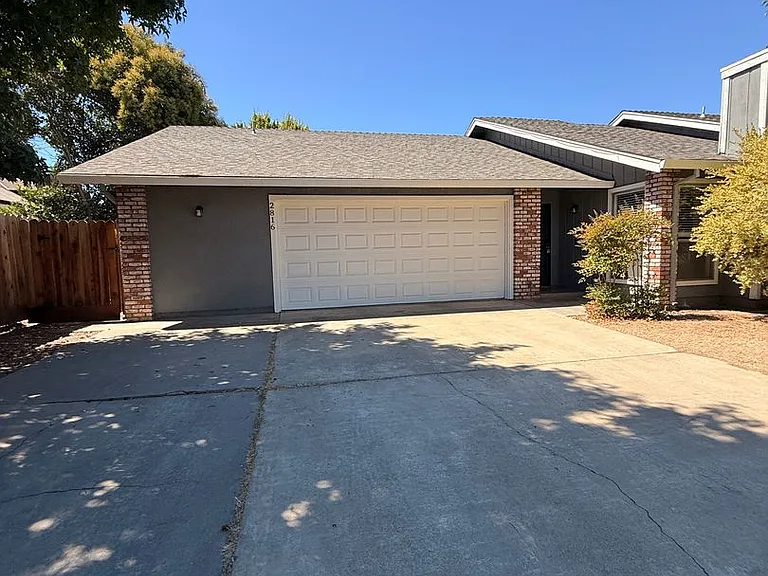 2816 Windsong Ave — Photo 1