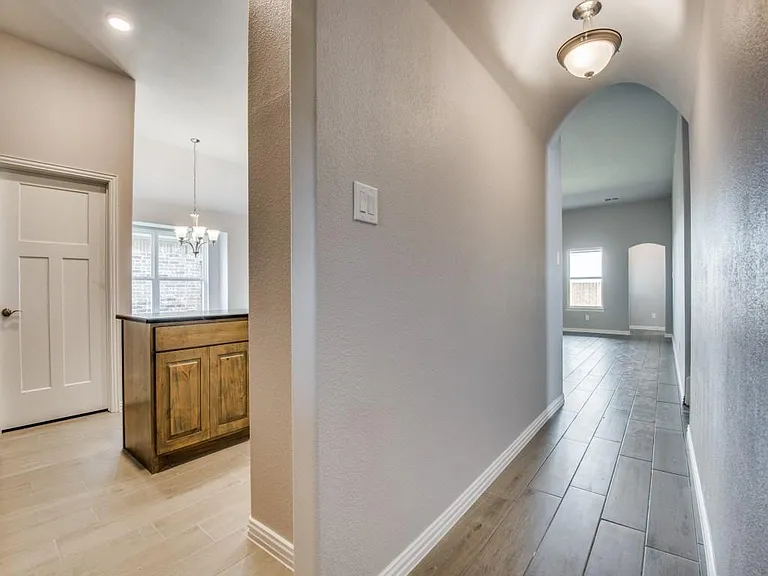 1004 Churchill Dr — Photo 18