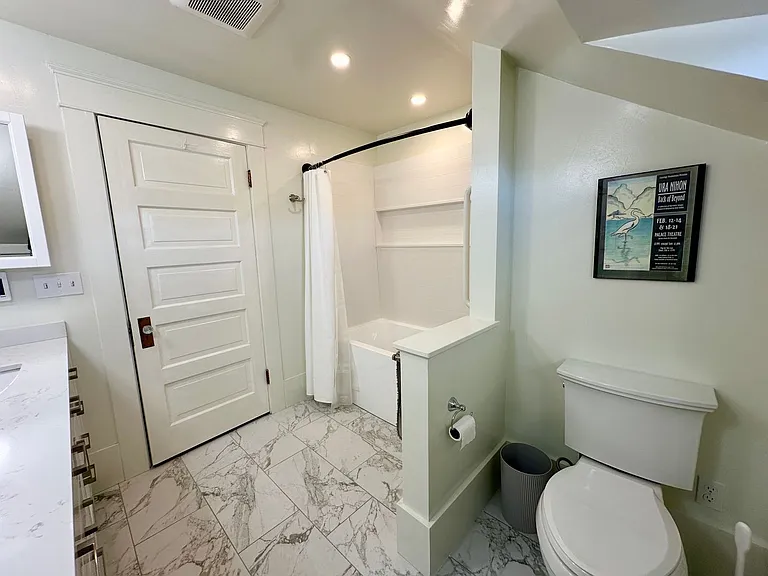 251 15th St #B — Photo 16