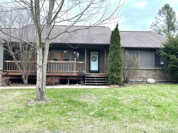 1240 Tonda Dr, Ortonville, MI 48462