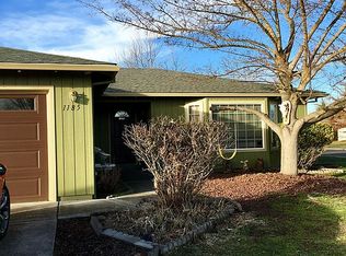 1185 Gatepark Dr, Central Point, OR 97502