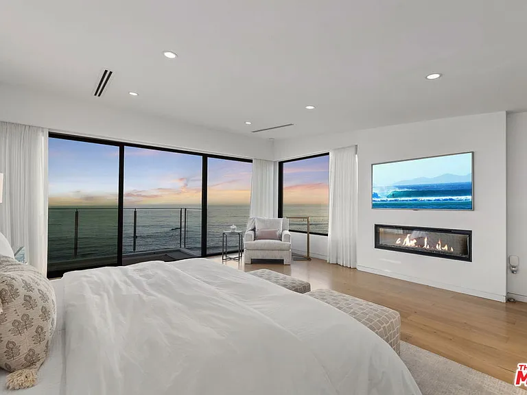 24146 Malibu Rd — Photo 12