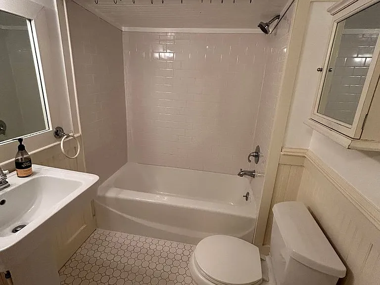 2461 Lyndhurst Ave — Photo 42