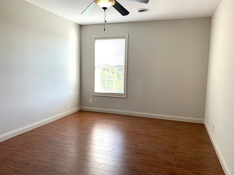 1533 Edgewater Ln — Photo 43