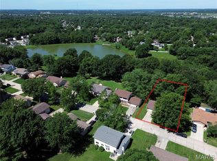 31 Great Lakes Dr, Saint Peters, MO 63376
