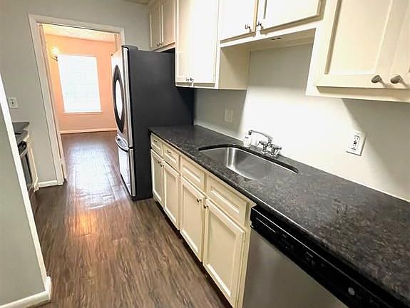 5th image of 10922 Glenwolde Dr #922
