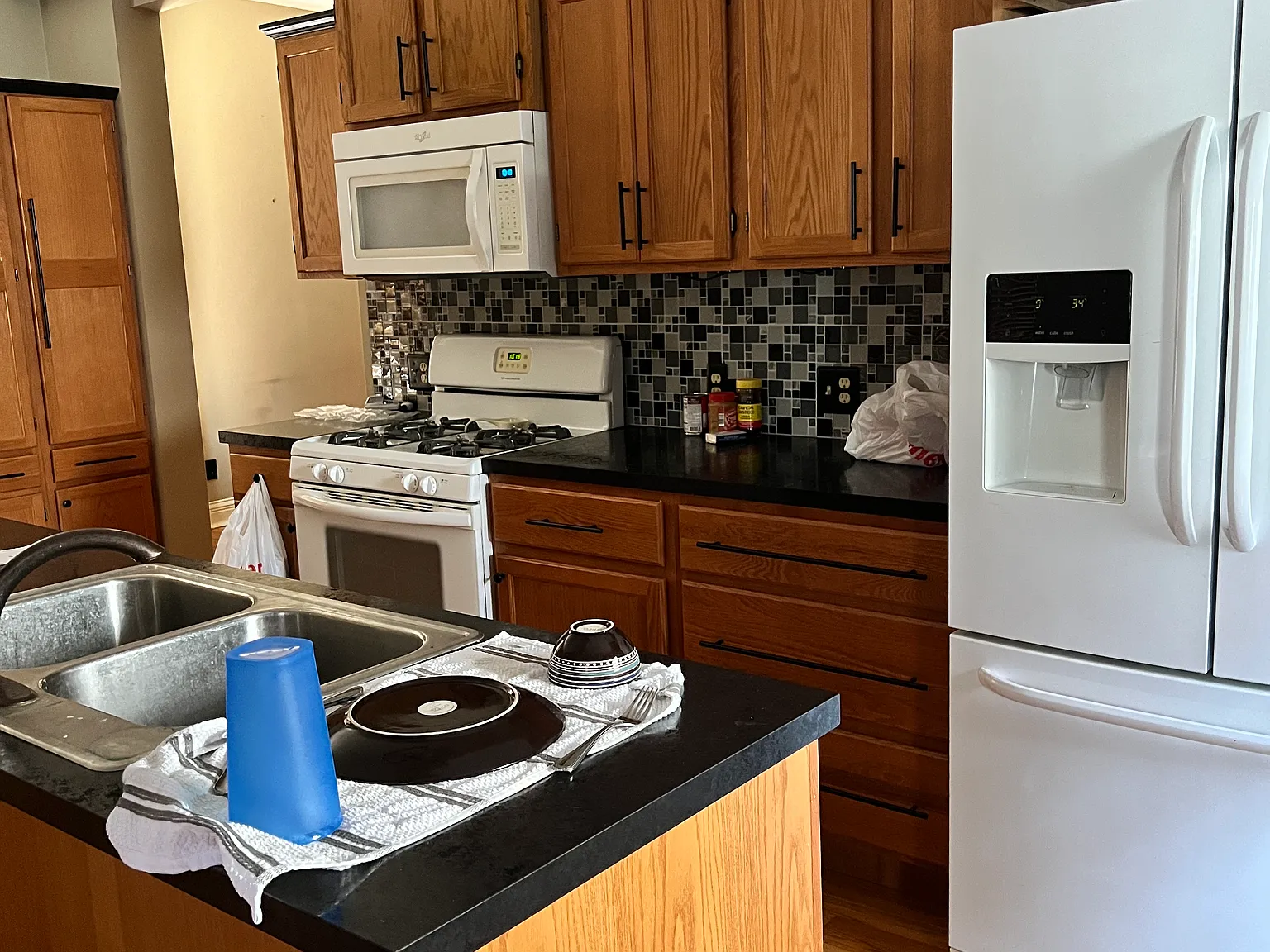 3 bed, 1.5 bath, 1400 sqft, $2,400 — Photo 4