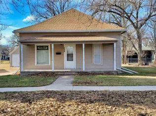 407 N Clay Ave, Clay Center, NE 68933