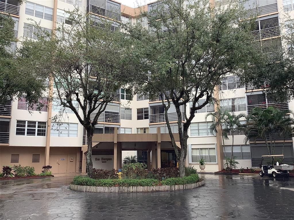 1300 Saint Charles #PH13