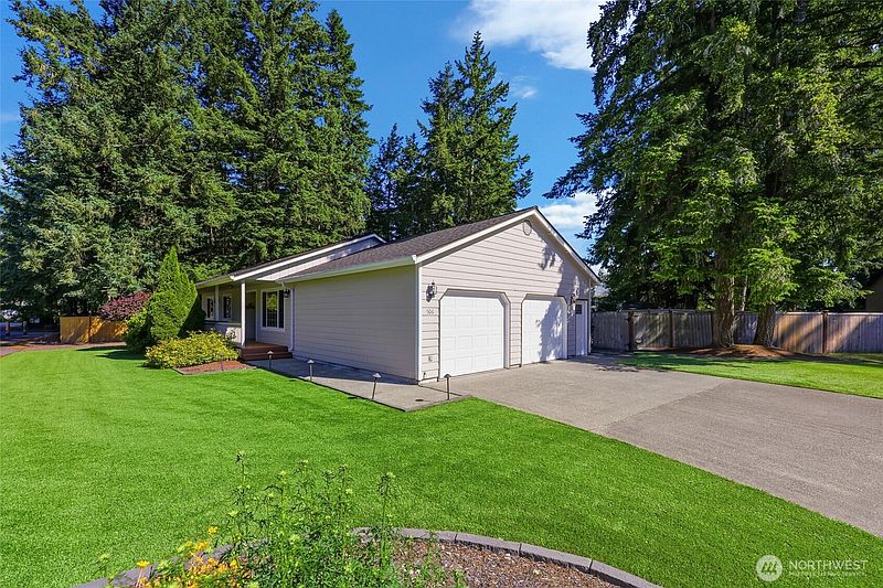 3rd image of 506 Nieland Loop SE