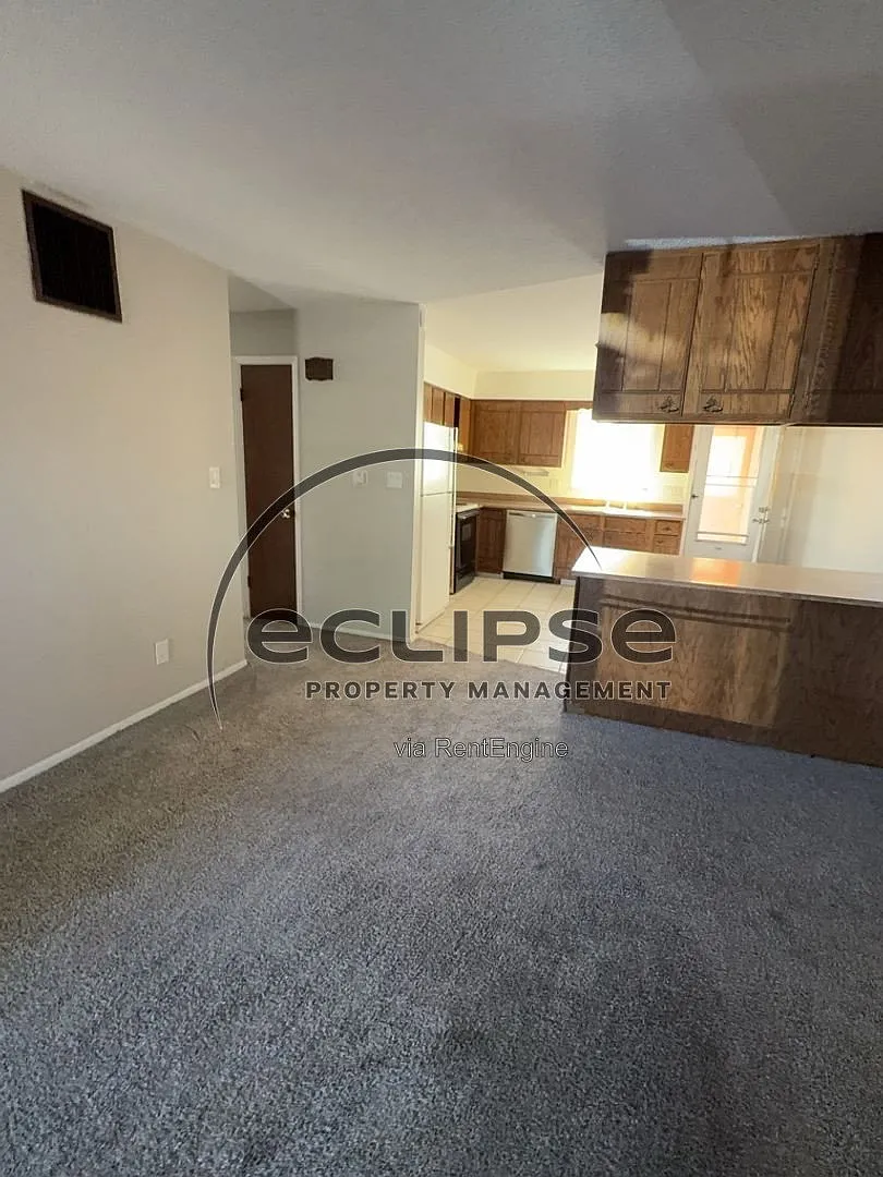 2 bed, 1.0 bath, 850 sqft, $1,350 — Photo 3