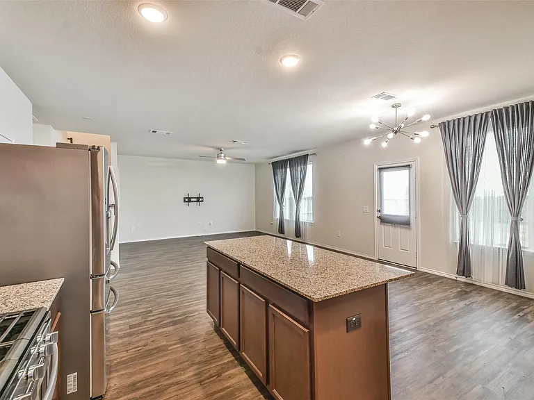 5047 Royal Amber Ln — Photo 13