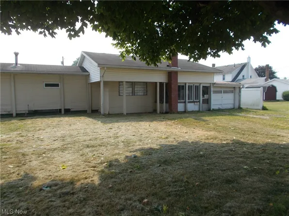 312 N Oak St, West Lafayette, OH 43845