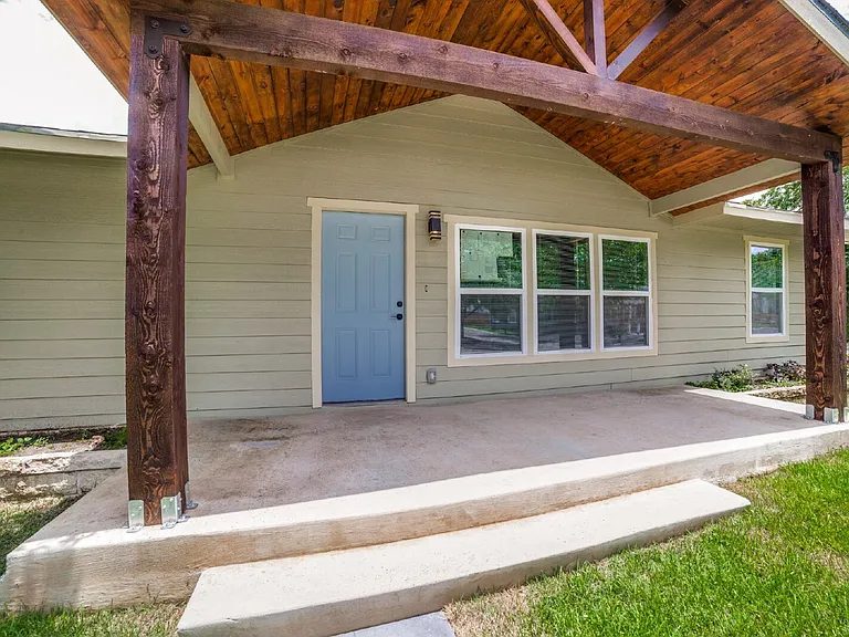 703 W Rosewood Ave — Photo 4