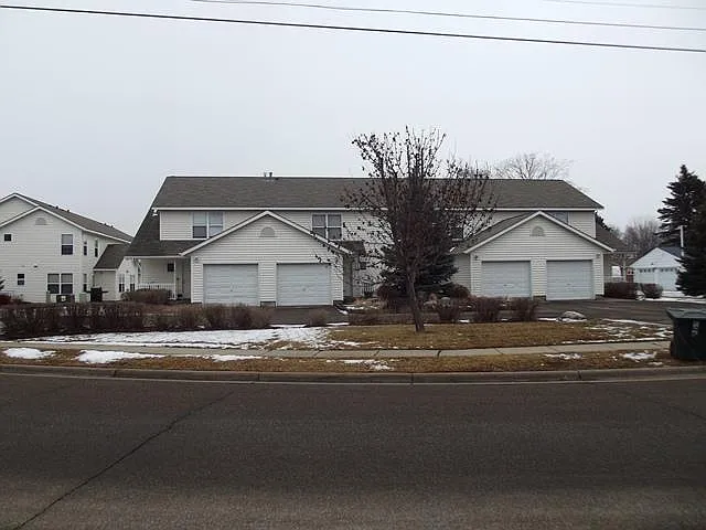 700 8th St W — Photo 5