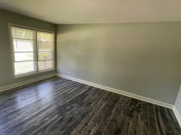 5704 Ballentine St, Shawnee, KS 66203