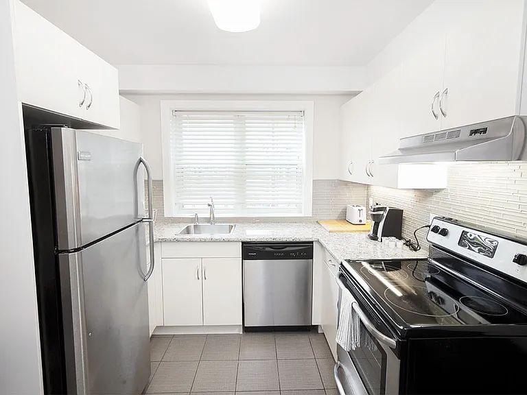 700 Corydon Ave #A — Photo 10