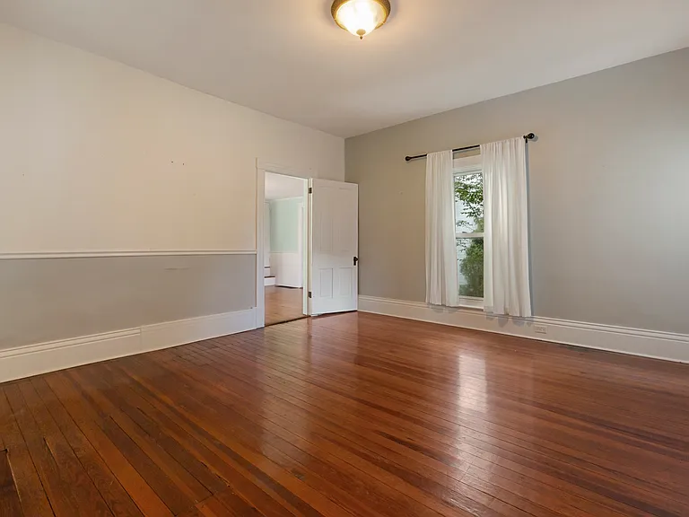 5820 Chamberlain Ln — Photo 31