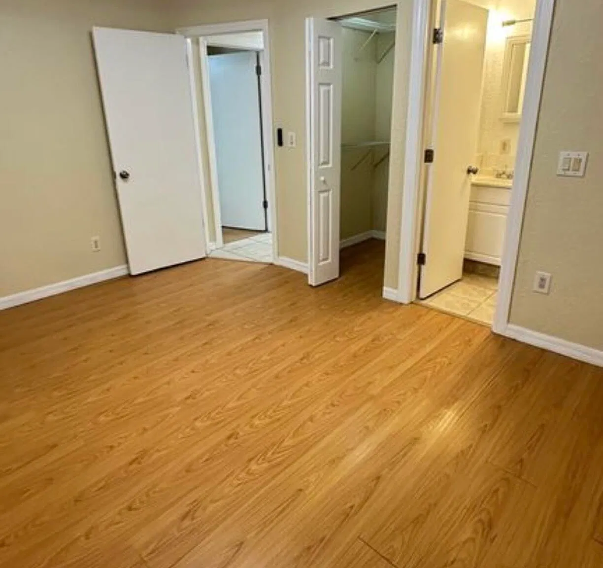 4 bed, 3.0 bath, 1322 sqft, $2,200 — Photo 3