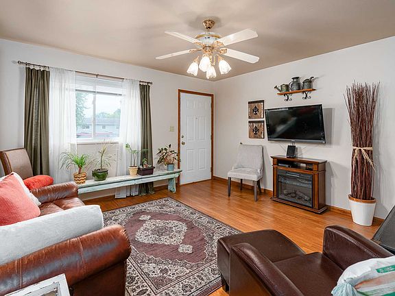4th image of 913 Queensboro Ave