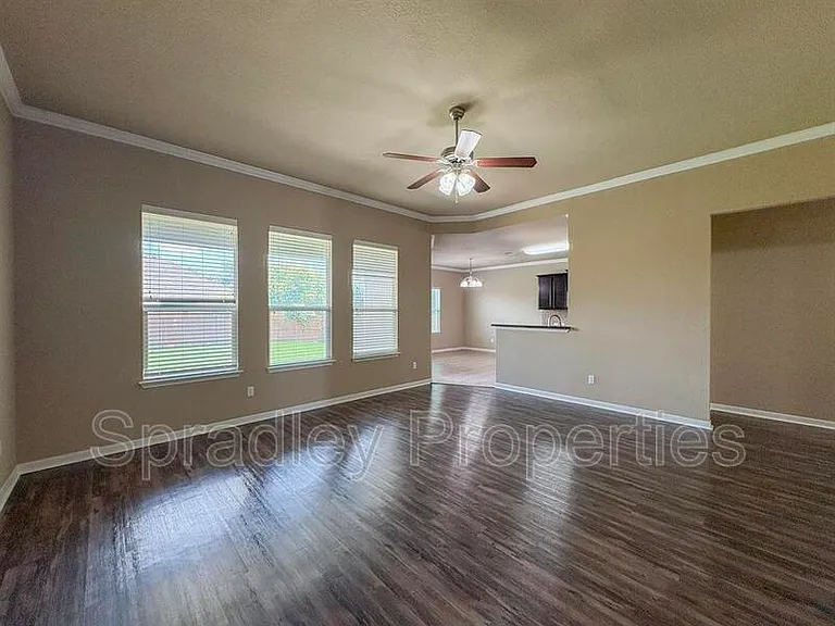 406 Banbury — Photo 2