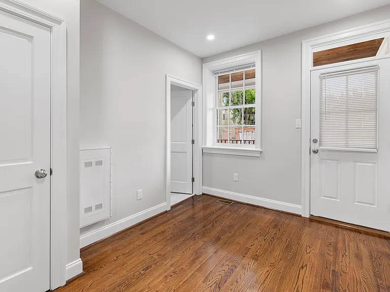 806 N Arthur Ashe Blvd #11 — Photo 20