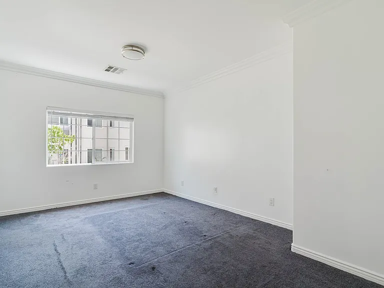 1626 N Alexandria Ave — Photo 20