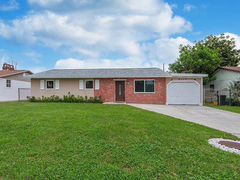 4317 Applecrest Dr — Photo 1