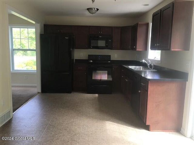 2nd image of 40 Tom Sawyer Drive