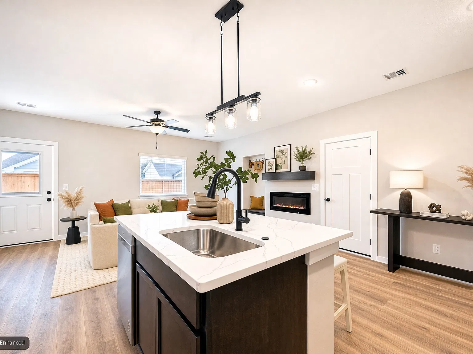 3 bed, 1120 sqft, $1,575 — Photo 4