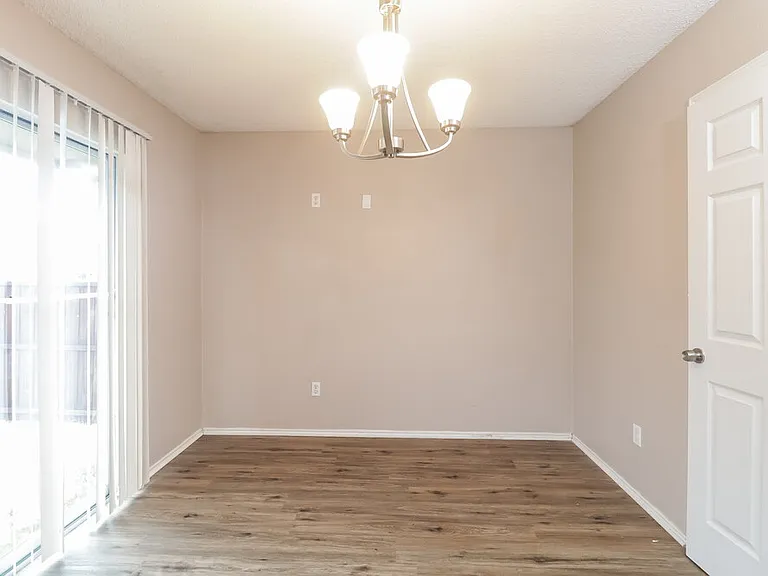 317 Blairwood Dr — Photo 8