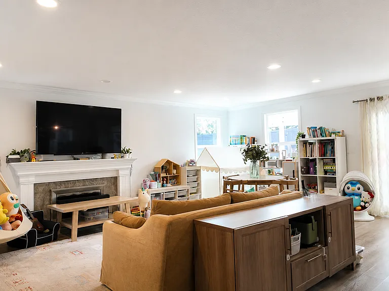 1784 Hempstead Pl — Photo 4
