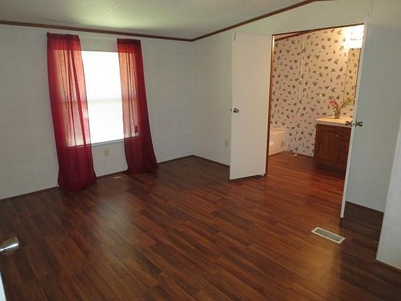 5th image of 55 Forest Cir