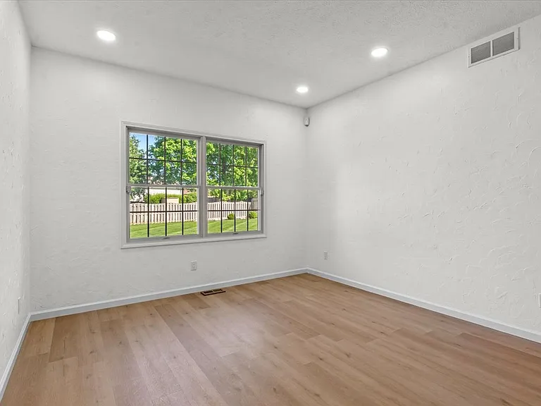 114 Heatherstone Dr #1 — Photo 19