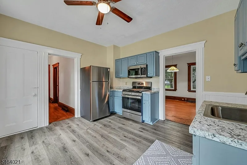 3 bed, 1.0 bath, $3,800 — Photo 2