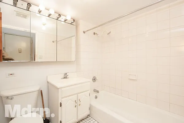 Rented by Mdrn Residential | media 30